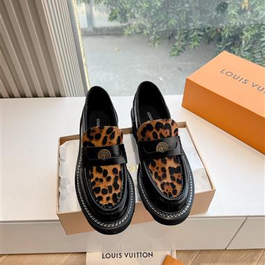 Louis Vuitton  2025新款女生休閒時尚鞋子