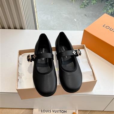 Louis Vuitton  2025新款女生休閒時尚鞋子