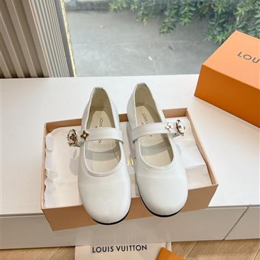 Louis Vuitton  2025新款女生休閒時尚鞋子