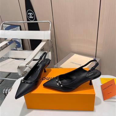 Louis Vuitton   2025新款女生休閒時尚鞋子