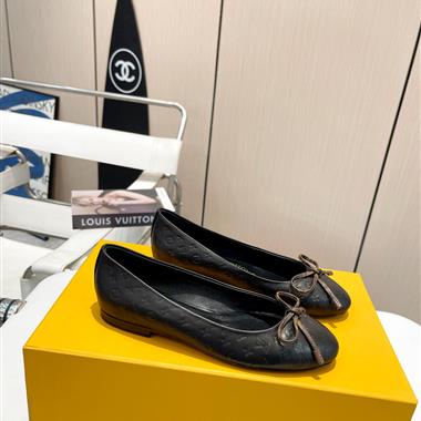 Louis Vuitton   2025新款女生休閒時尚鞋子