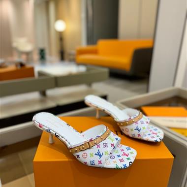 Louis Vuitton    2025新款女生休閒時尚鞋子