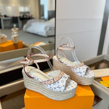 Louis Vuitton    2025新款女生休閒時尚鞋子