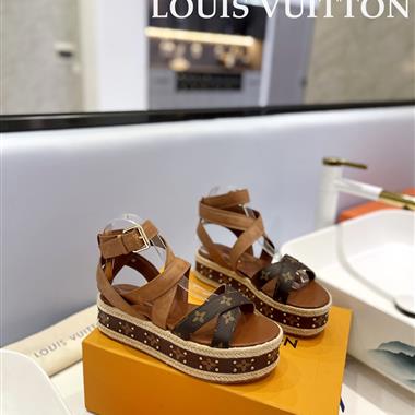 Louis Vuitton    2025新款女生休閒時尚鞋子