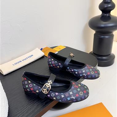 Louis Vuitton     2025新款女生休閒時尚鞋子