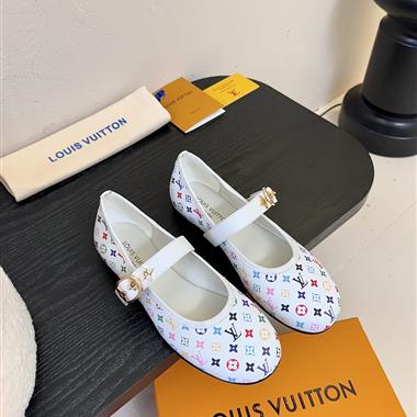 Louis Vuitton     2025新款女生休閒時尚鞋子