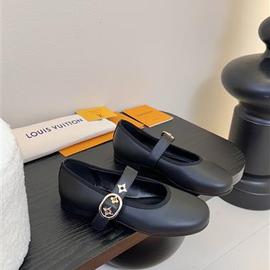 Louis Vuitton     2025新款女生休閒時尚鞋子