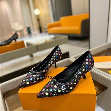 Louis Vuitton    2025新款女生休閒時尚鞋子