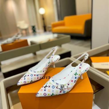 Louis Vuitton    2025新款女生休閒時尚鞋子