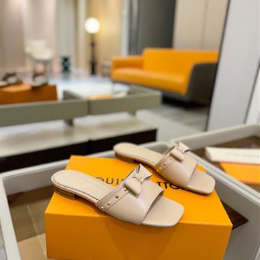 Louis Vuitton    2025新款女生休閒時尚鞋子