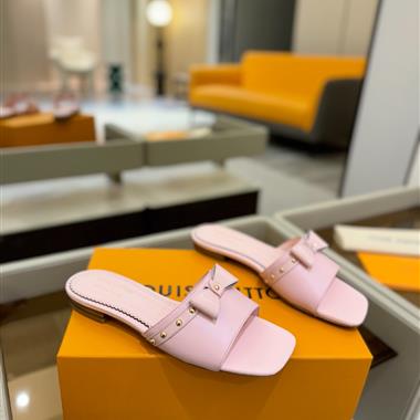 Louis Vuitton    2025新款女生休閒時尚鞋子