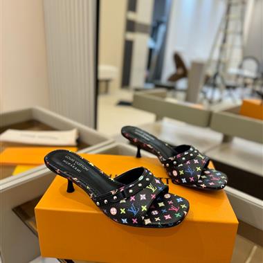 Louis Vuitton    2025新款女生休閒時尚鞋子