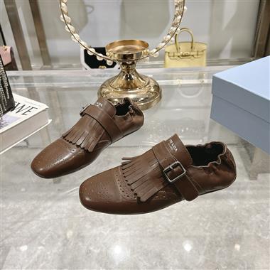 PRADA   2025新款女生休閒時尚鞋子