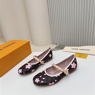 Louis Vuitton    2025新款女生休閒時尚鞋子