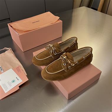 MIUMIU    2025新款女生休閒時尚鞋子