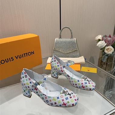 Louis Vuitton    2025新款女生休閒時尚鞋子