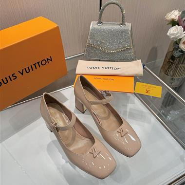 Louis Vuitton    2025新款女生休閒時尚鞋子