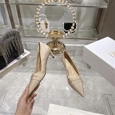 DIOR   2025新款女生休閒時尚鞋子
