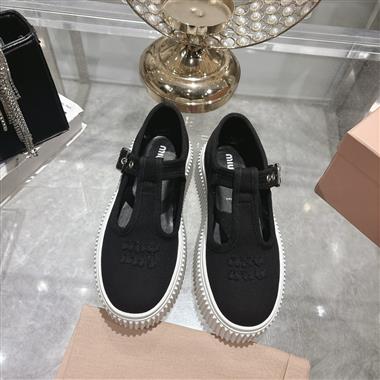 MIUMIU   2025新款女生休閒時尚鞋子