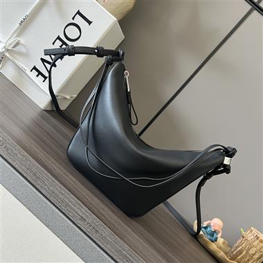LOEWE   2025新款女生時尚包包  尺寸：28*17*9.5CM