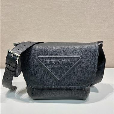 PRADA  2025新款男生時尚包包  尺寸：22*22*12CM