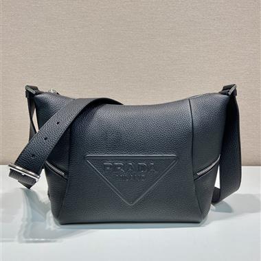 PRADA  2025新款男生時尚包包  尺寸：26*23*11CM