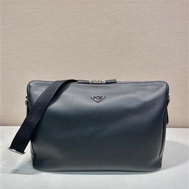 PRADA  2025新款男生時尚包包  尺寸：43*32*18CM