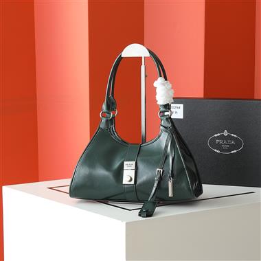 PRADA   2025新款女生時尚包包  尺寸：30.5*17.5*9CM