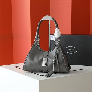 PRADA   2025新款女生時尚包包  尺寸：30.5*17.5*9CM