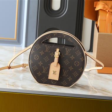 LOUIS VUITTON    2025新款女生時尚包包  尺寸：22.5×21×7CM