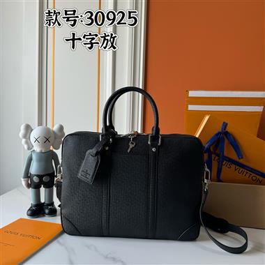 LOUIS VUITTON    2025新款男生時尚包包  尺寸：36.5 x 27.5 x 6CM