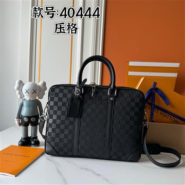 LOUIS VUITTON    2025新款男生時尚包包  尺寸：36.5 x 27.5 x 6CM