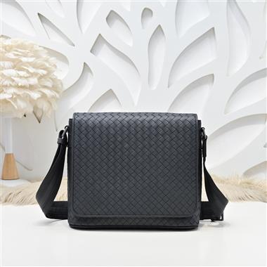 BOTTEGA VENETA    2025新款男生時尚包包  尺寸：27*23*7CM