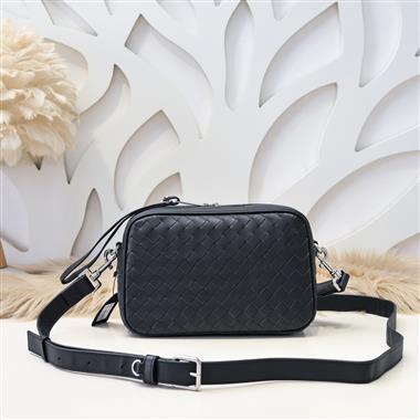 BOTTEGA VENETA    2025新款男生時尚包包  尺寸：24.5*16.5*5CM