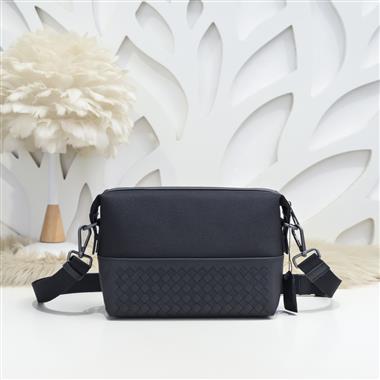 BOTTEGA VENETA    2025新款男生時尚包包  尺寸：25*15*10CM