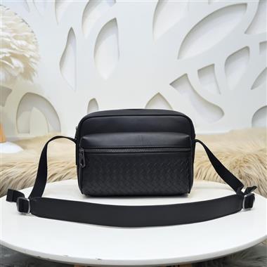 BOTTEGA VENETA    2025新款男生時尚包包  尺寸：26*19*9CM