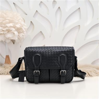 BOTTEGA VENETA    2025新款男生時尚包包  尺寸：25*20*8CM