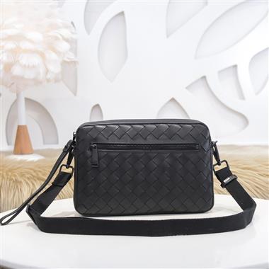 BOTTEGA VENETA    2025新款男生時尚包包  尺寸：25.5*16*4CM
