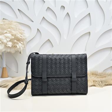 BOTTEGA VENETA    2025新款男生時尚包包  尺寸：30*23*7CM