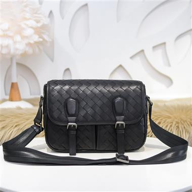 BOTTEGA VENETA    2025新款男生時尚包包  尺寸：26*19*10CM
