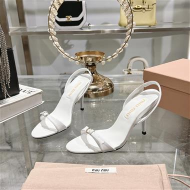 MIUMIU   2025新款女生休閒時尚鞋子