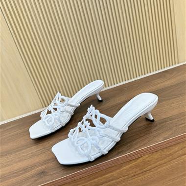  LOEWE   2025新款女生休閒時尚鞋子
