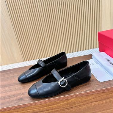 Ferragamo    2025新款女生休閒時尚鞋子