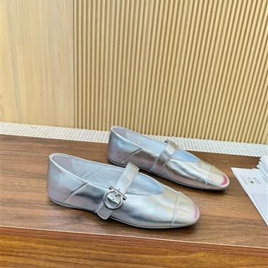Ferragamo    2025新款女生休閒時尚鞋子