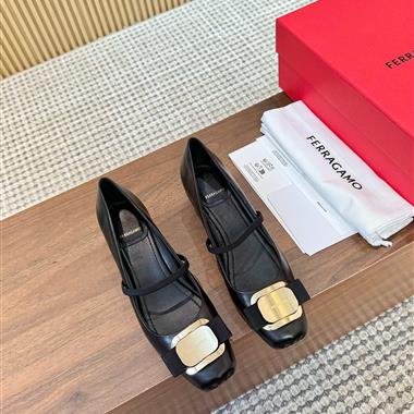 Ferragamo    2025新款女生休閒時尚鞋子