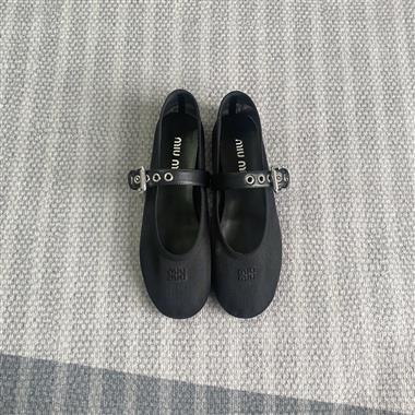 MIUMIU   2025新款女生休閒時尚鞋子