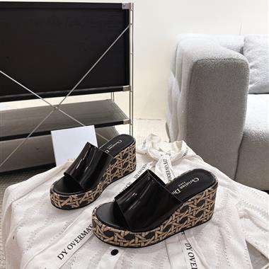 DIOR   2025新款女生休閒時尚鞋子