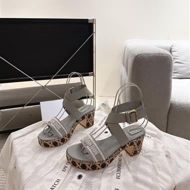 DIOR   2025新款女生休閒時尚鞋子