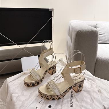 DIOR   2025新款女生休閒時尚鞋子