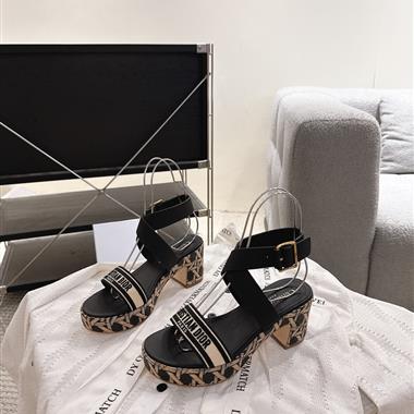 DIOR   2025新款女生休閒時尚鞋子